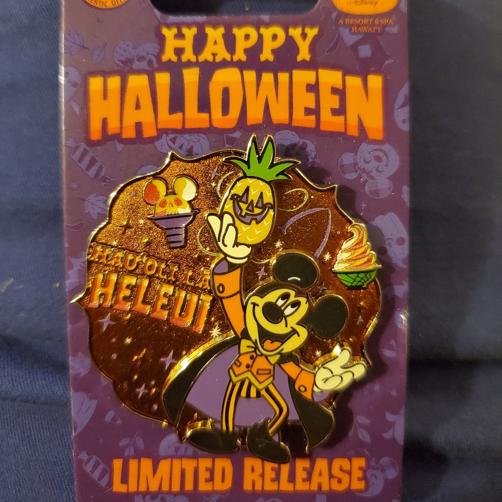 Disney Aulani Mickey Mouse Halloween Limited Release Trading Pin